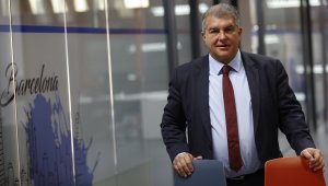 Лапорта иска да стяга Барса в средата