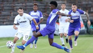 Мъри Стоилов не се шегува: Панамецът Кордоба с първа тренировка за Левски