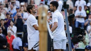 Полуфиналист! Ноле пак загуби първия сет, но строши рекорд на Федерер