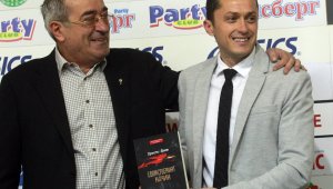 Писателя едва не отнесъл шамари на "Лазур"