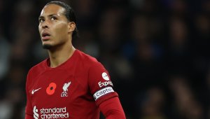 Ливърпул трепери: Ван Дайк е аут за месец?