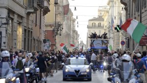 Обвиниха Скуадра адзура за бума на заразени с коронавирус