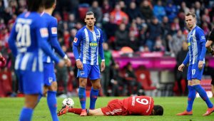 Умиращият лебед Левандовски беше проснат от Майк Тайсън + СНИМКИ