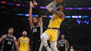 ЛеБрон с важни пропуски, Лейкърс падна и от Шпорите