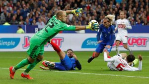 Франция е на световно след 2:1 над Беларус в Париж + ВИДЕО