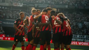 Целта на Айнтрахт минава през бой над Левски