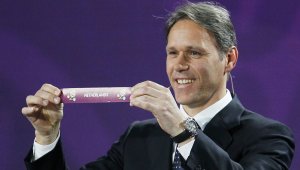 Мистерия: Ван Бастен вкарва "най-великия" гол заради контузия + ВИДЕО