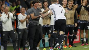 Йоги пак избухна - бърка си в гащите, после проверява миризмата + ВИДЕО