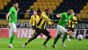 Ботев проспа първото полувреме, но все пак срази Арда