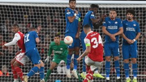 Арсенал се справи и с ПСВ, вече има 8 поредни победи