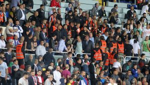 Топим сърби пред УЕФА за "Убий шиптъра" 