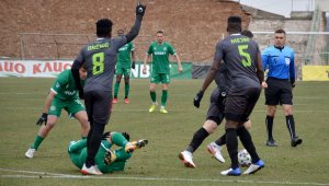 Берое вдига звезда за Славия