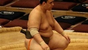 Аоияма продължава да гази в Япония