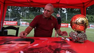 Стоичков, Меси и още куп звезди играят в памет на Марадона