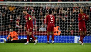 Карагър избухна: Срамота! По-добре аз да играя, отколкото Ван Дайк