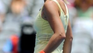 Возняцки с измъчена победа на старта в Сидни