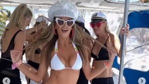 Мацка на голфър спретна диво моминско парти в Аруба + СНИМКИ