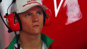 Синът на Шуми отива във Формула 3 догодина