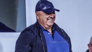 Венци Стефанов с куп бисери след боя над Левски
