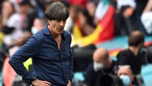 Германците бесни на Льов: Защо се махаш чак сега?!