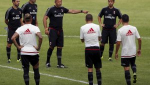 Михайлович: Весела Коледа, Милан