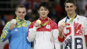 Учимура защити титлата си след драматична битка