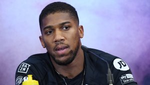 Джошуа трябва да рискува много срещу Кобрата