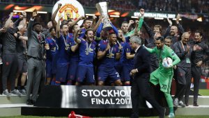 Страхотен Юнайтед обезличи Аякс и спечели Лига Европа в най-тъжния финал + ВИДЕО