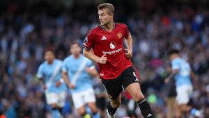 Защитник на Юнайтед се раздели с жена си заради карти таро + СНИМКИ