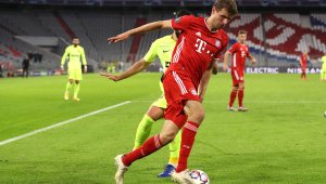 Удар за Байерн преди финала: Мюлер с положителен тест за COVID-19