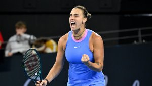 Сабаленка се измъкна в драма в Берлин и крачи към финала