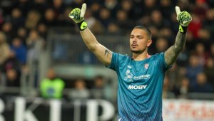 Секси психоложка дари италиански вратар със син + СНИМКИ