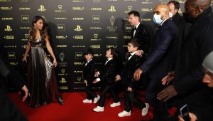 Жената на Меси сложи сол в раната на Роналдо