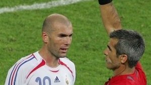 Президентът на Аржентина получи червения картон на Зидан