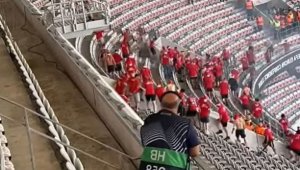 Фен се бори за живота си след жестокото меле на Ница - Кьолн + ВИДЕО