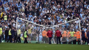 Скандал в Англия! Фенове на Сити удариха вратаря на Вила