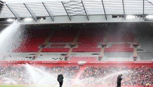 Строителни неволи на „Анфийлд“: Без фенове до Нова година