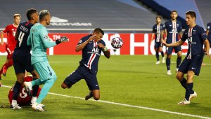 Челси с оферта за Тиаго Силва 