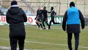 Класа! Камбуров носи победа на Берое със задна ножица в края + ВИДЕО