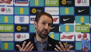 Феновете бесни на Саутгейт: Какво правят Дайър и Магуайър в националния?