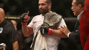 Страхотен! Багата защити световната си титла в ММА + ВИДЕО