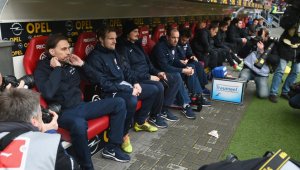 Треньорът на Неделев преподписа