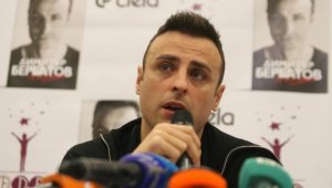 Митко Бербатов все още се надява Ман Юнайтед да спечелят титлата