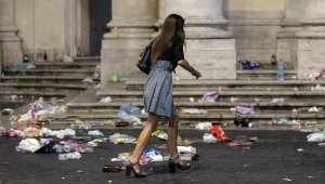 Погром в Рим! Фенове на Бетис вилняха, потрошиха и бар заради свършила бира + СНИМКИ