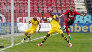 Гол със задна ножица! Локо София и Ботев Пловдив поделиха точките на Разпети петък