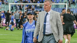 Фенове зарадваха Сираков с уникален подарък + СНИМКА