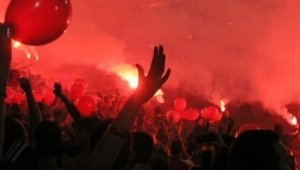 Фенове от Сърбия и Хърватия се млатят с вериги в Гърция