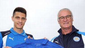 ОФИЦИАЛНО: Лестър привлече Бартош Капустка