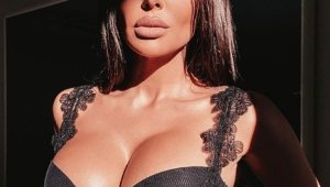 Николета Лозанова отново напомна бюста си + СНИМКИ