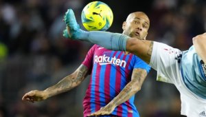 Легенда на Барса става съотборник с български национал